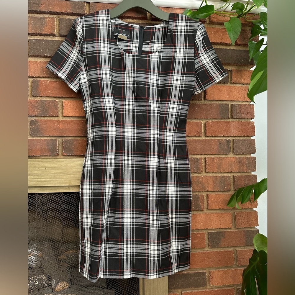 🛍️ My Michelle black,white,red checkered dress. Great condition